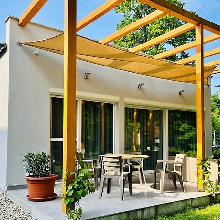 Aranygesztenye Apartmanhaz Balatonudvari Exterior photo